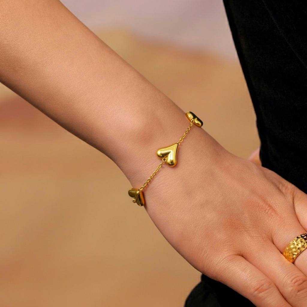 Stainless Steel Sparkling Hearts Bracelet – Gold