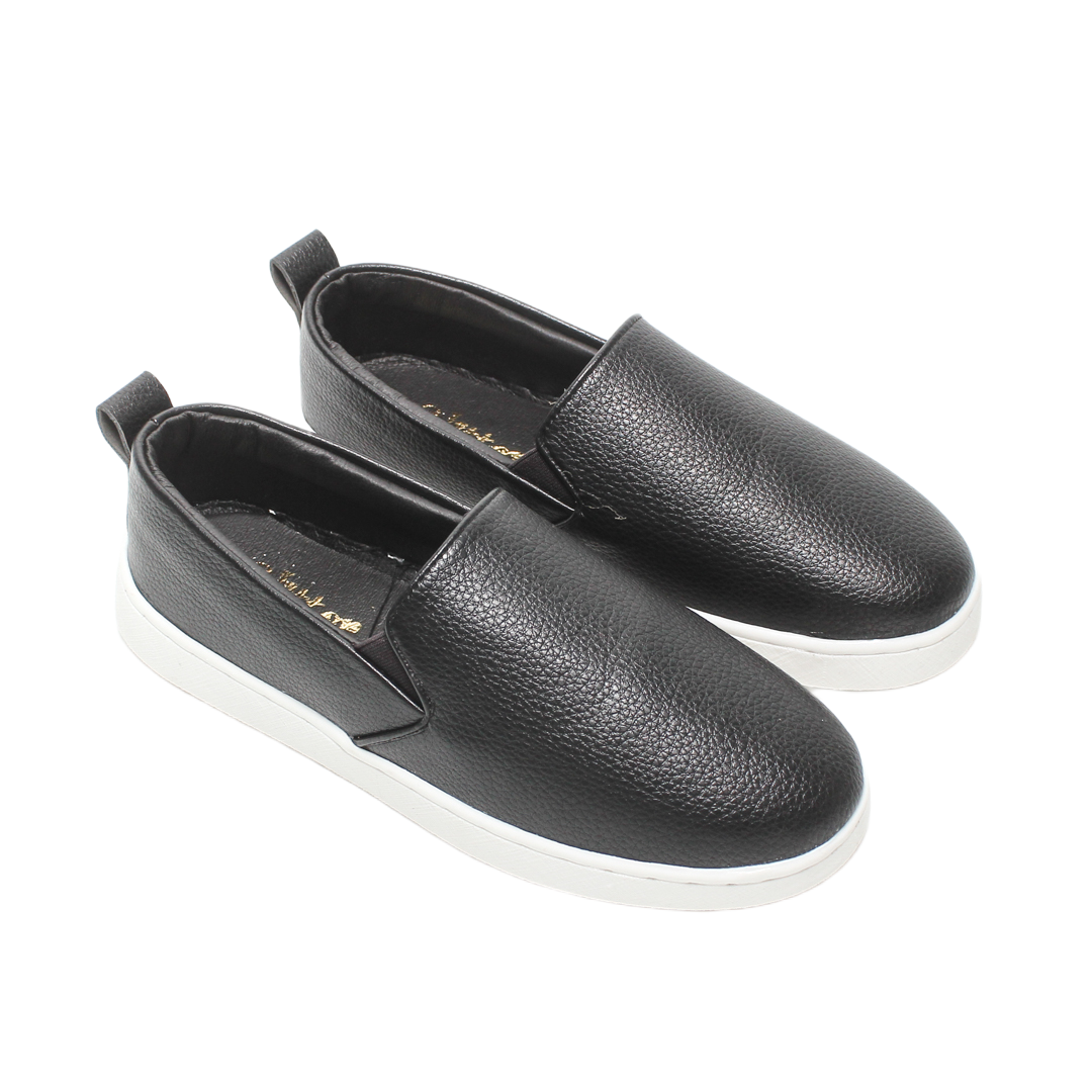 Textured Minimal Slip-On Sneakers – Black