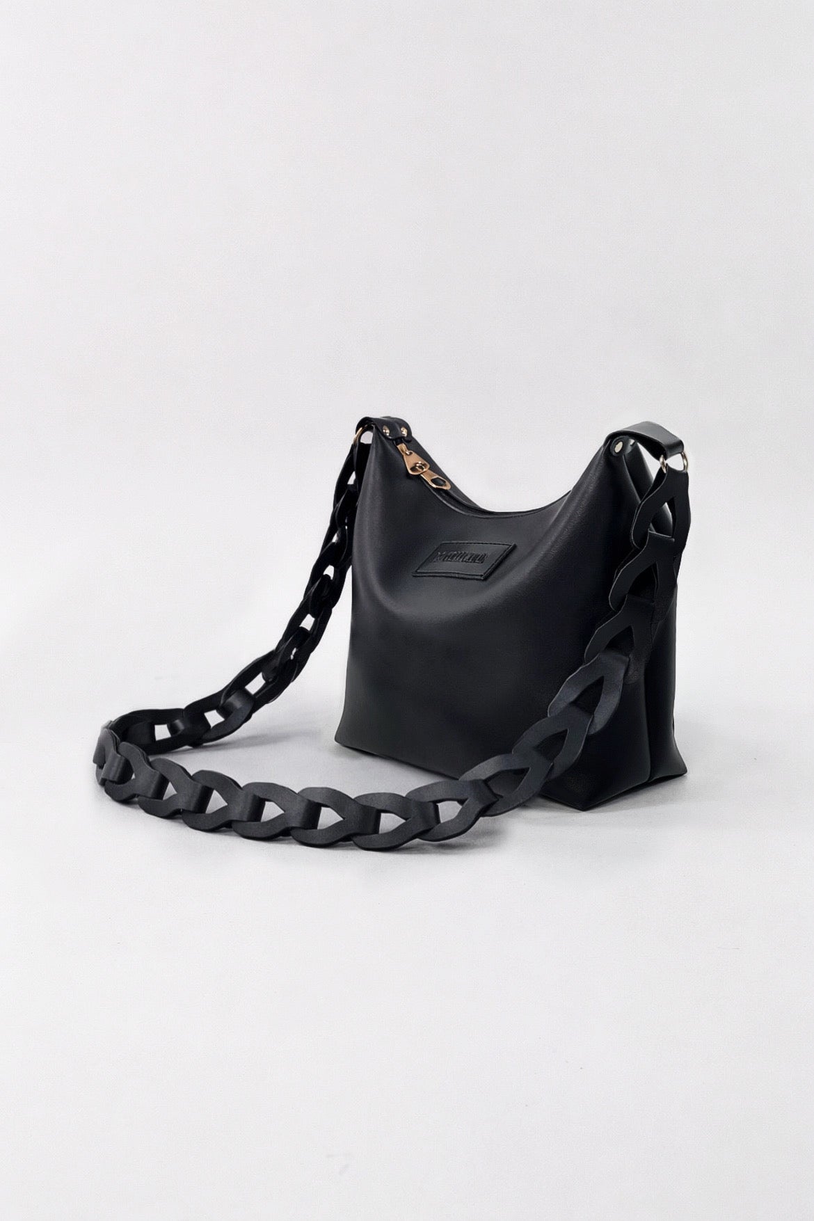 Bold Chain Shoulder Bag - Black