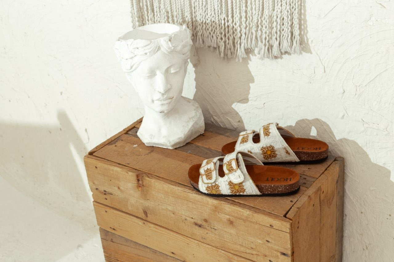 Sunshine Embroidered Cutout Slipper – Off White