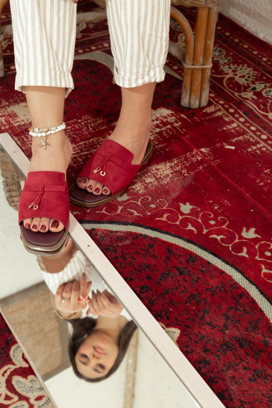 Solid Decorative Buckle Chamois Slipper – Burgundy