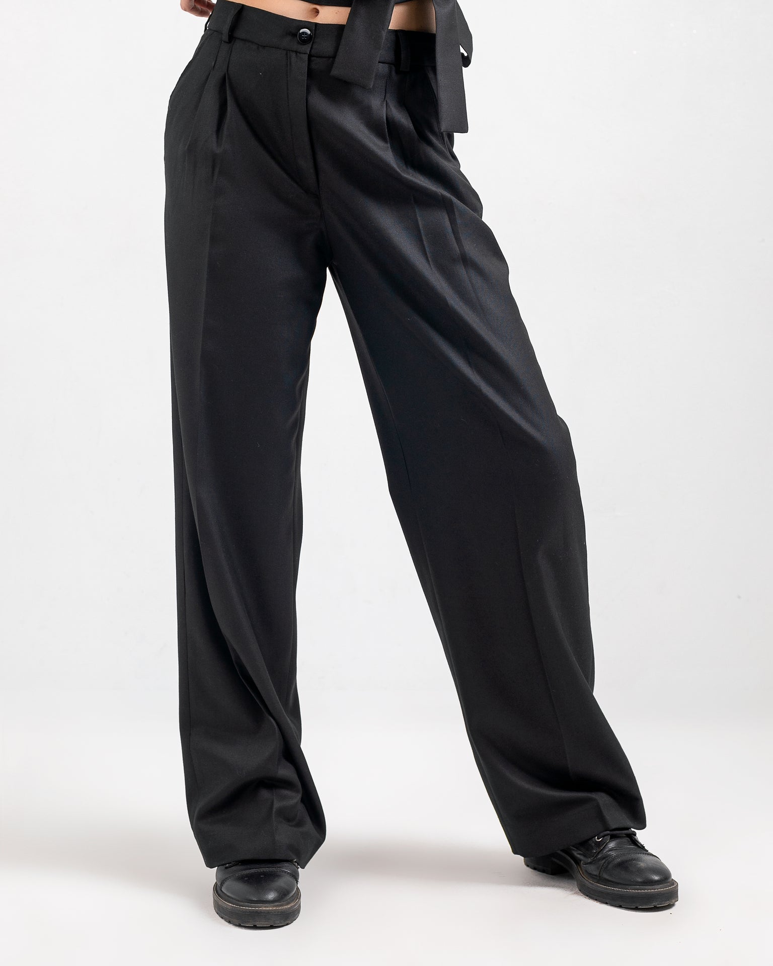 BLACK PLEATED PANTS