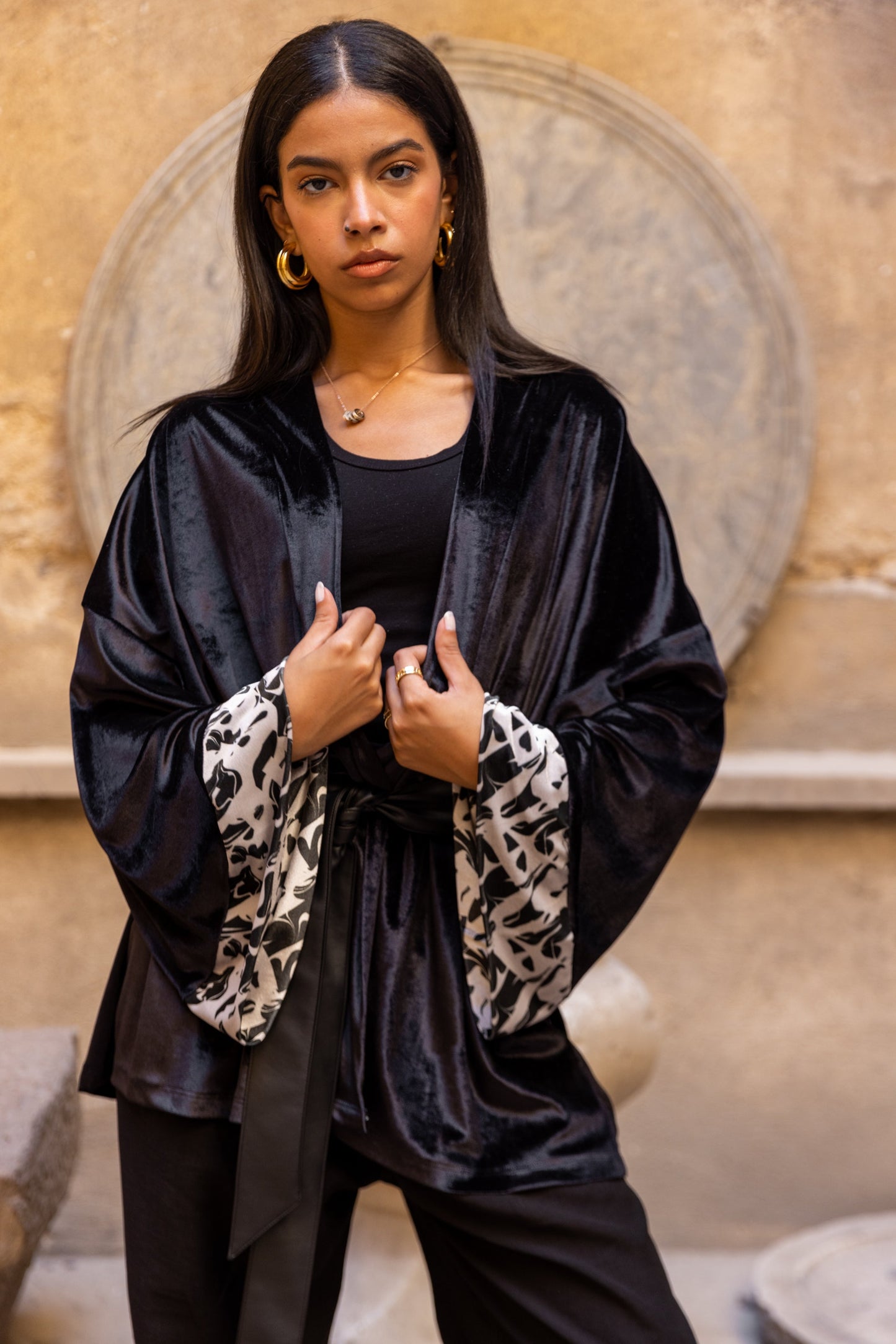 Velvet Short Kimono Abstract - Black