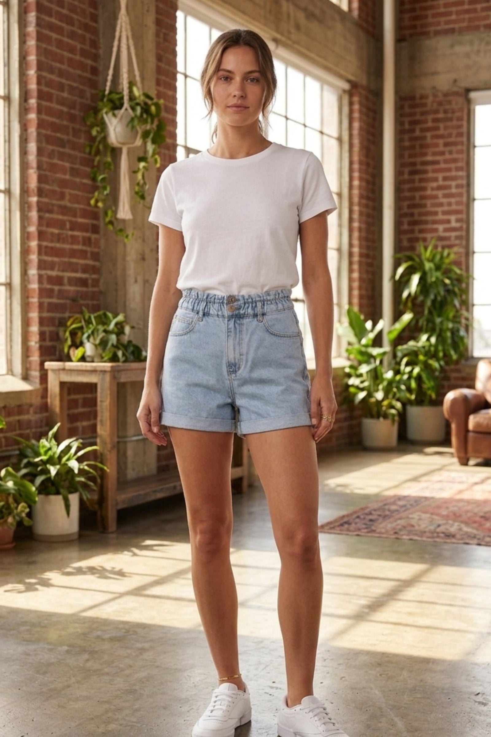 Double-Button Denim Shorts – Light Blue