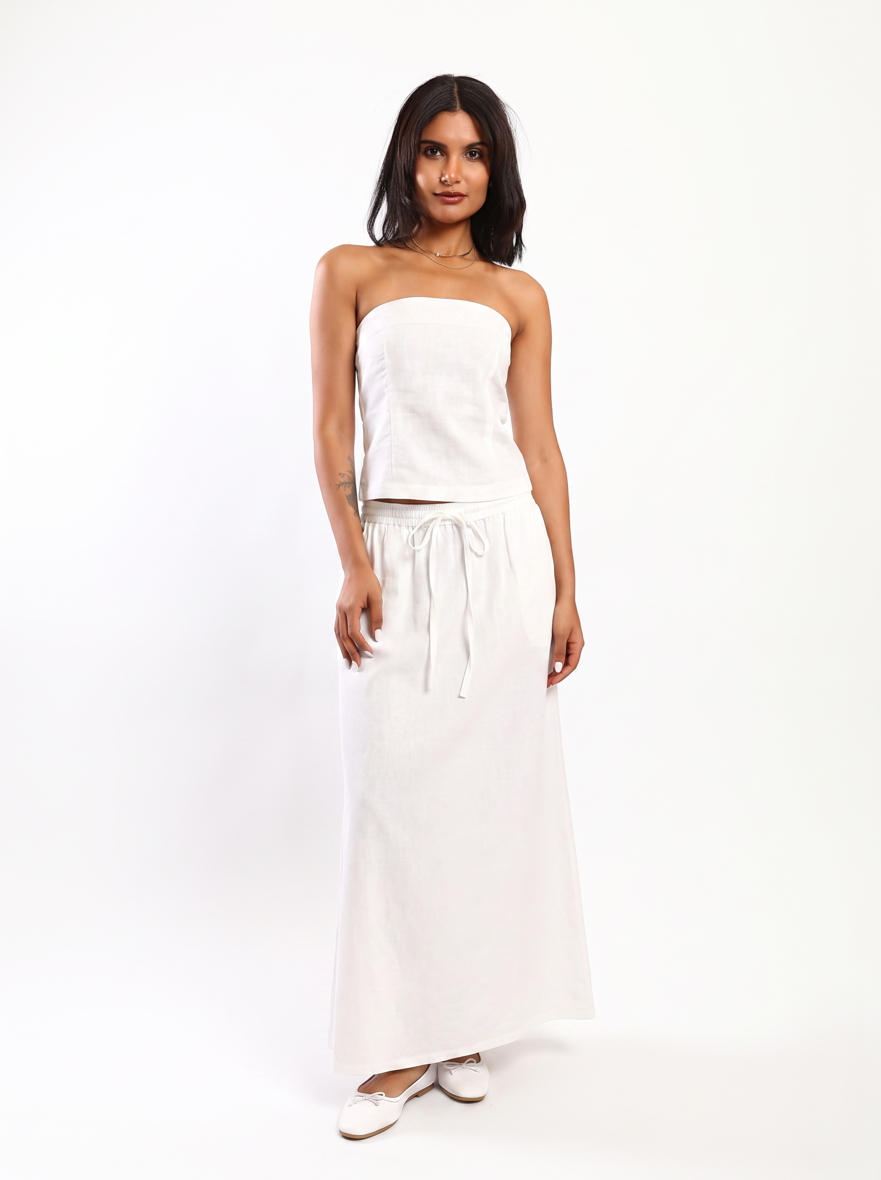 Minimal Elastic Back Linen Set – White