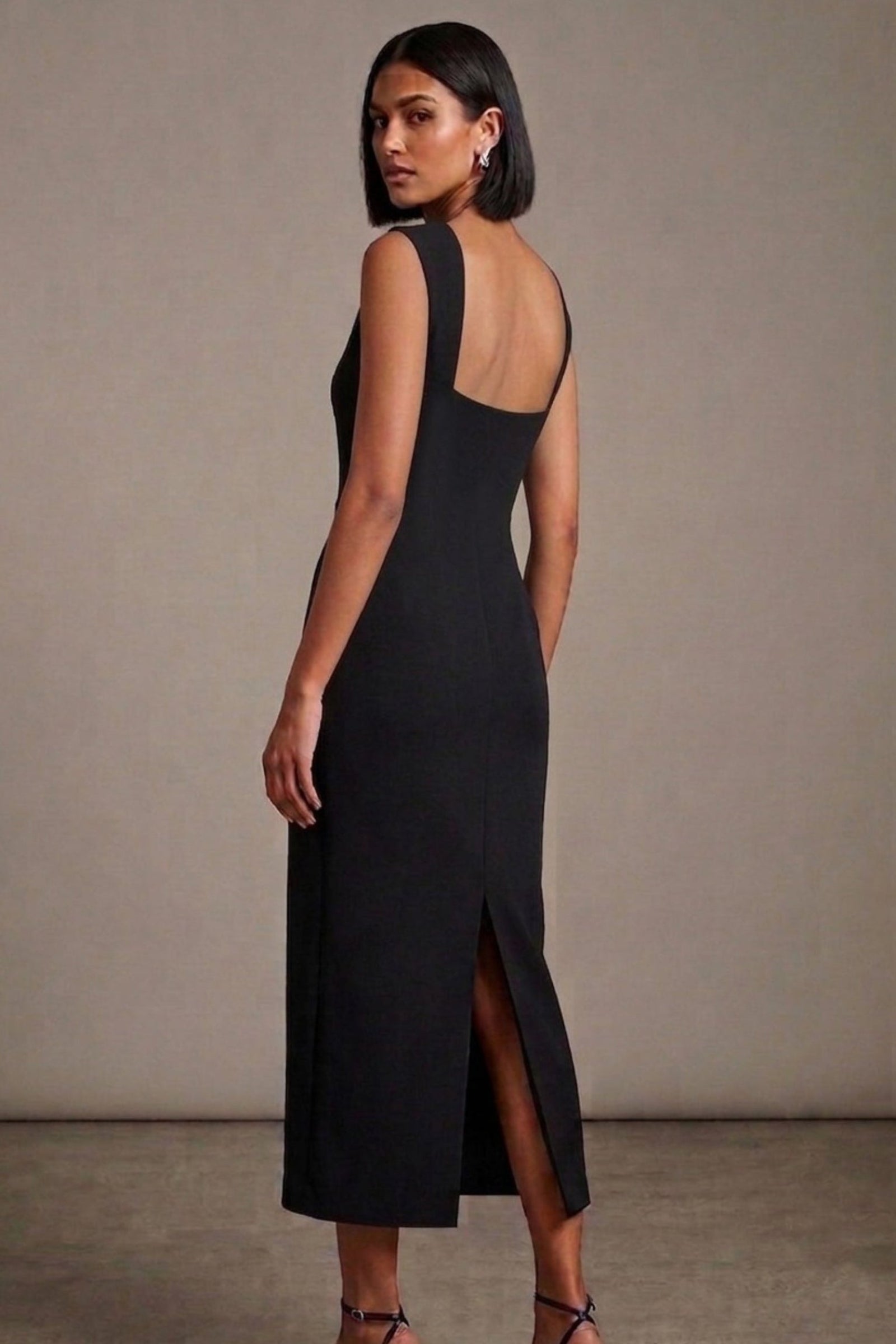 Open-Back Sleeveless Midi Dress – Black