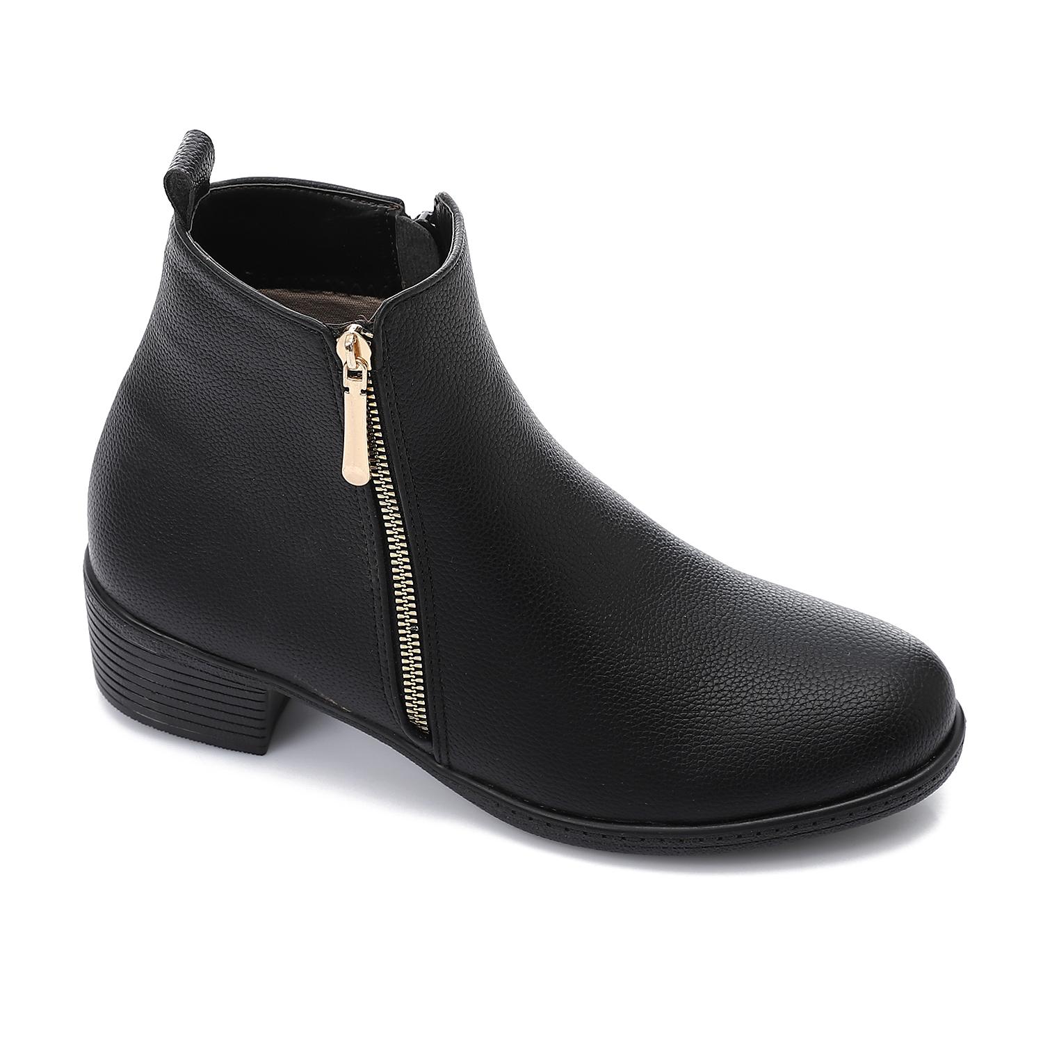 Minimal Side Zipper Ankle Boots – Black