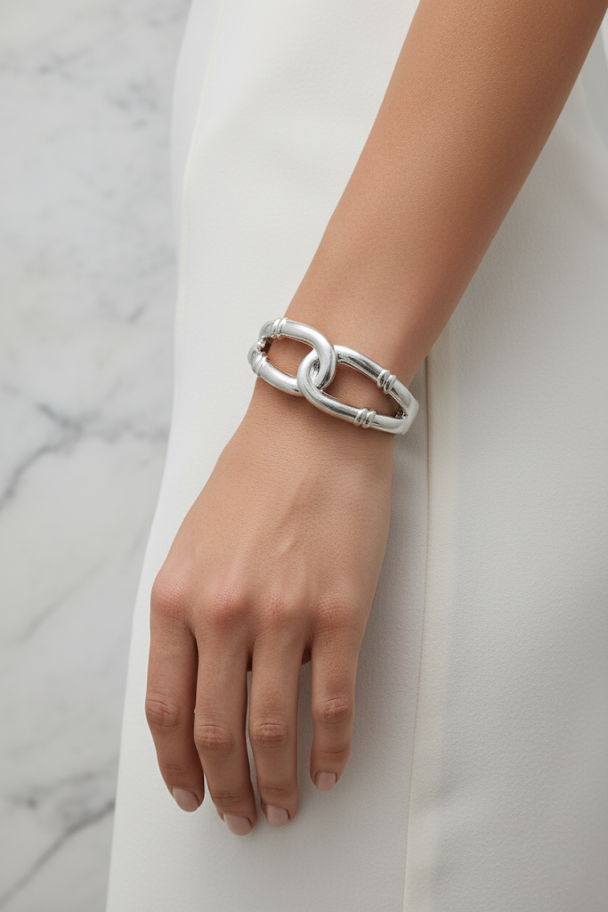 Plated Metal Interlocking Links Bracelet – Silver