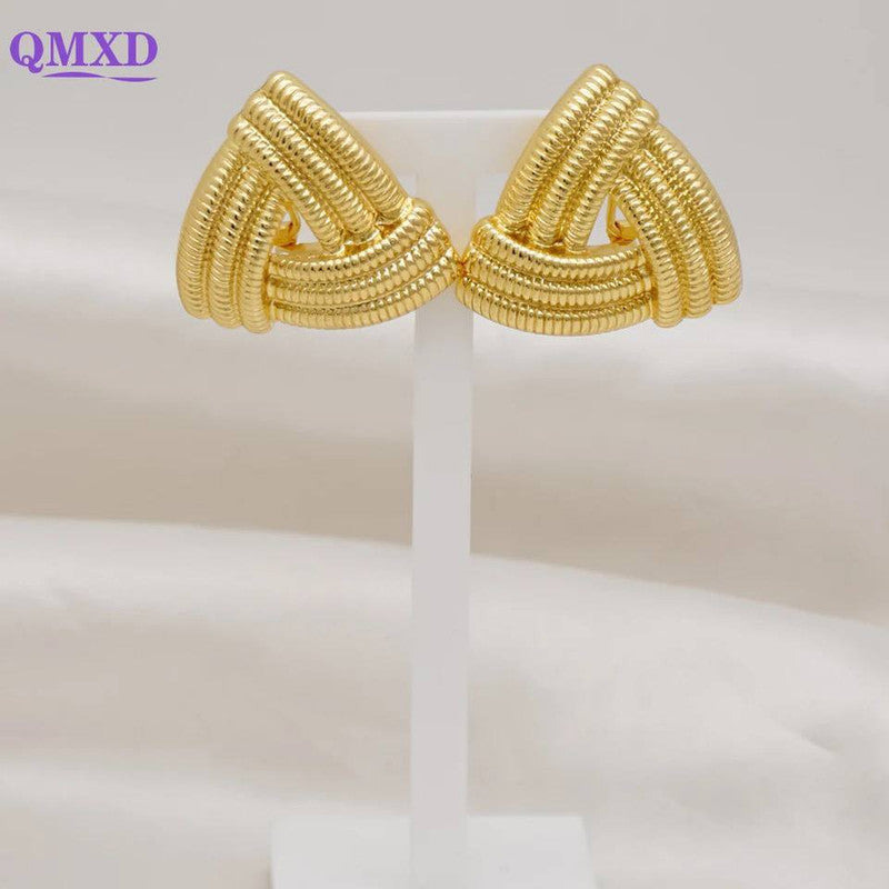 Innovative 3D Earrings with Eye-Catching Design