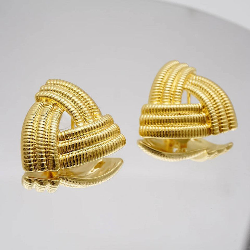 Innovative 3D Earrings with Eye-Catching Design