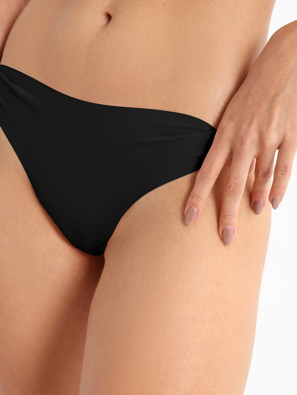 Seamless Elegance Thong Black