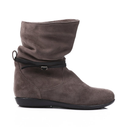 Oval Toecap Shape Suede Boots