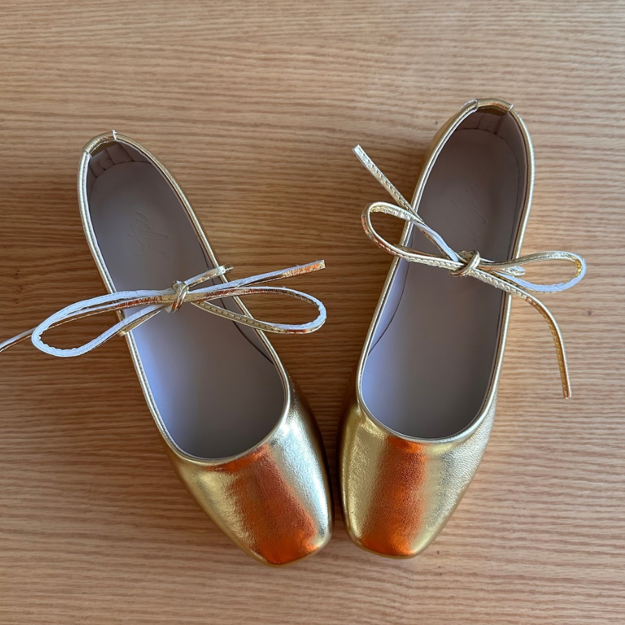 BAILATIRA SCRUNCHED GOLD FLATS