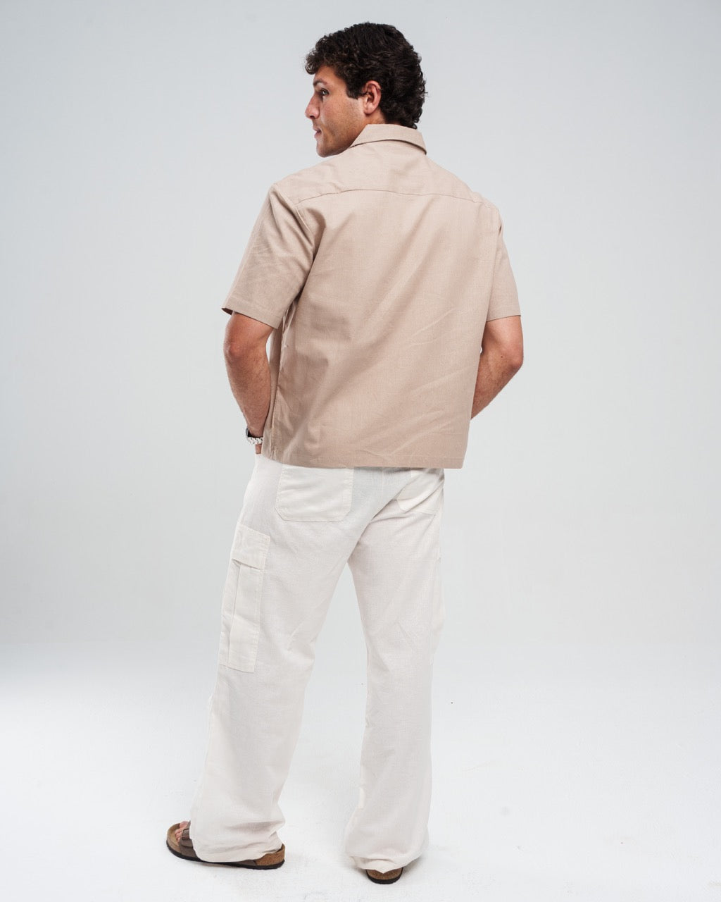 Linen Short-Sleeve Button-Up - Brown
