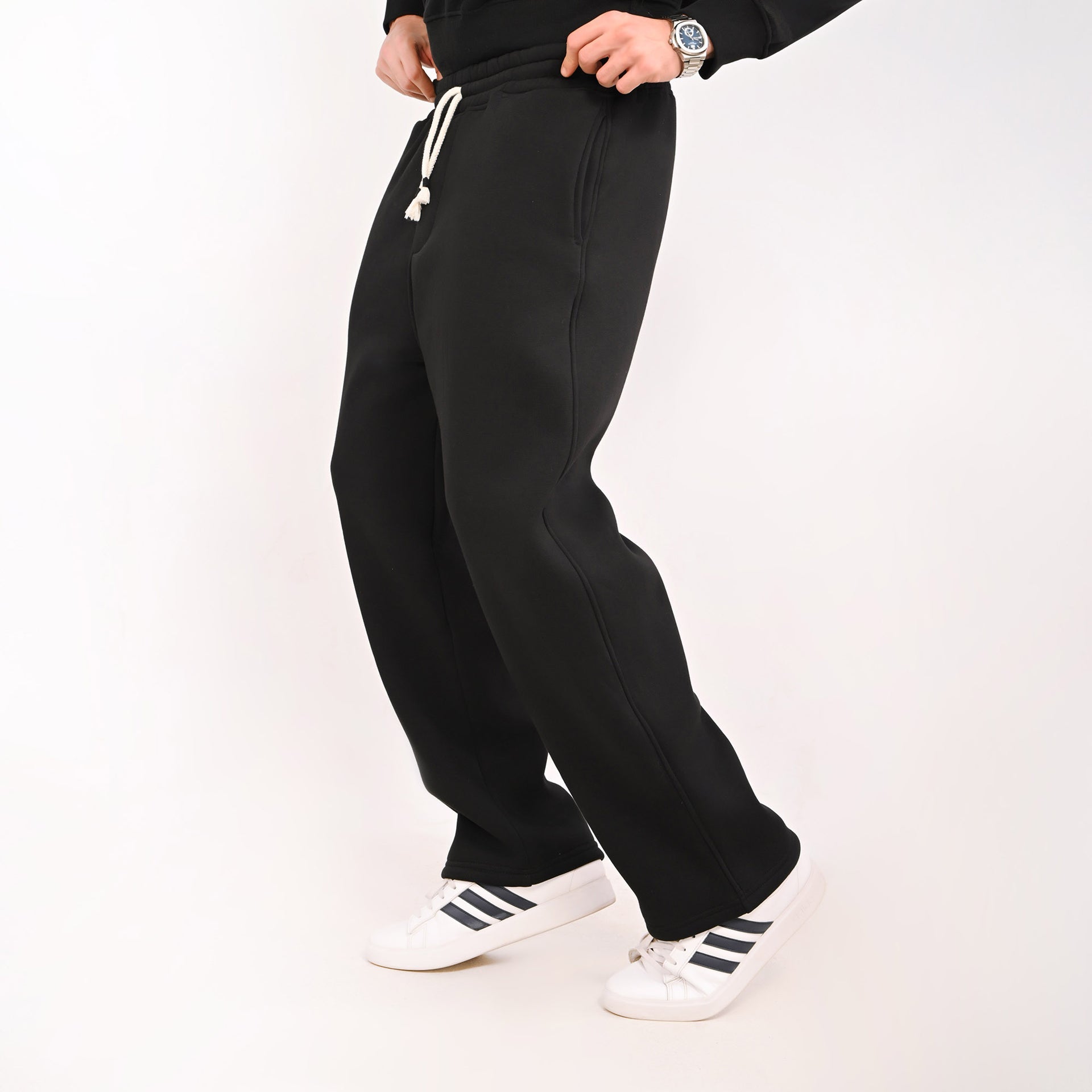Solid Relaxed Fit Sweatpants – Black