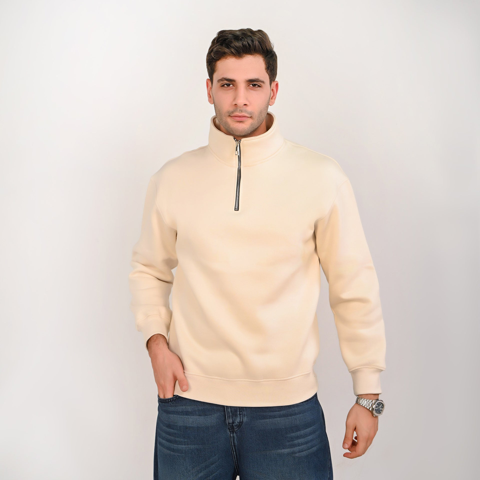 Minimal Quarter-Zip Sweatshirt – Light Beige