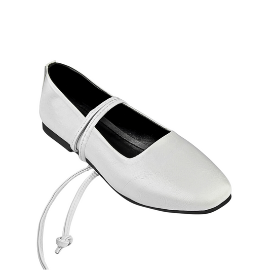 Bailatira Scrunched White Flats