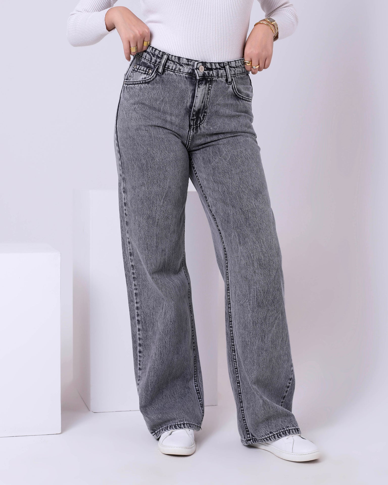 Basic Straight Leg Jeans
