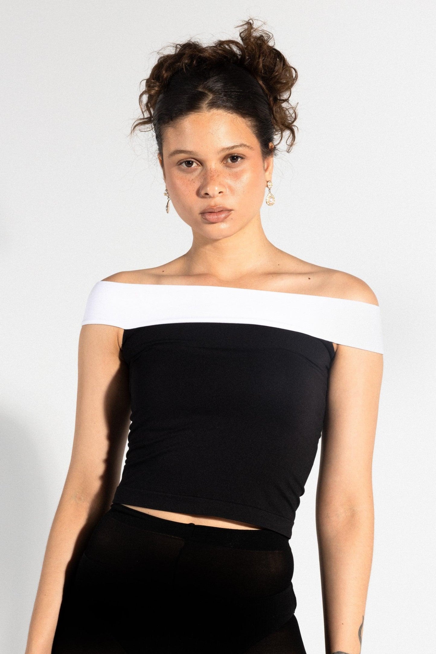 B & W - Off Shoulder Top - Carina - ÙƒØ§Ø±ÙŠÙ†Ø§