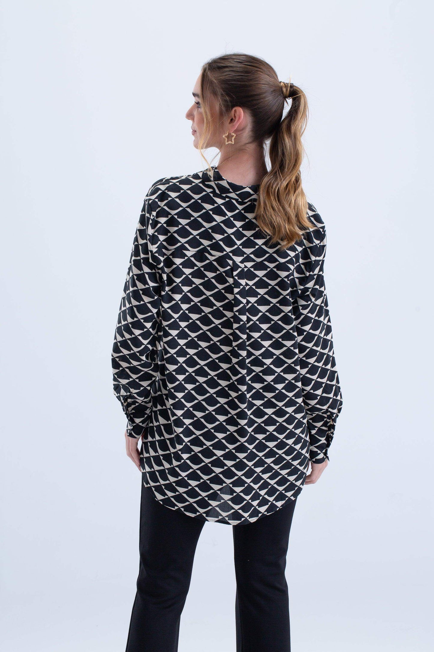 Black & White Classic Shirt - Carina - ÙƒØ§Ø±ÙŠÙ†Ø§