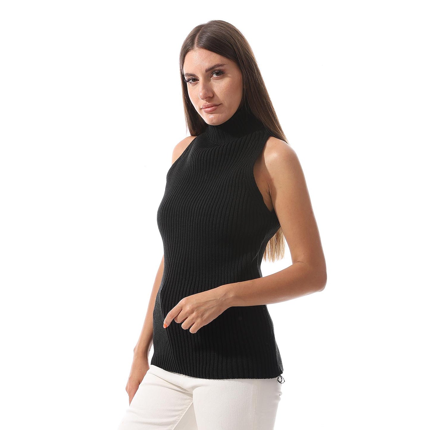 Sleeveless wool pullover with crew neck