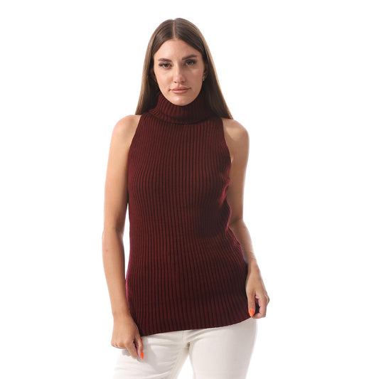 Sleeveless wool pullover with crew neck