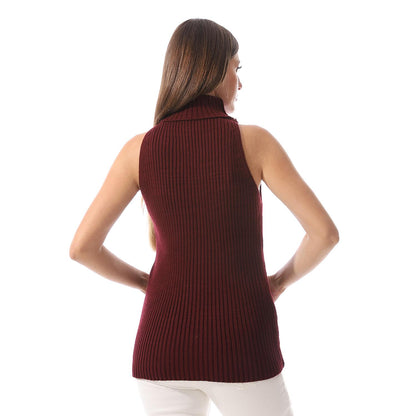 Sleeveless wool pullover with crew neck