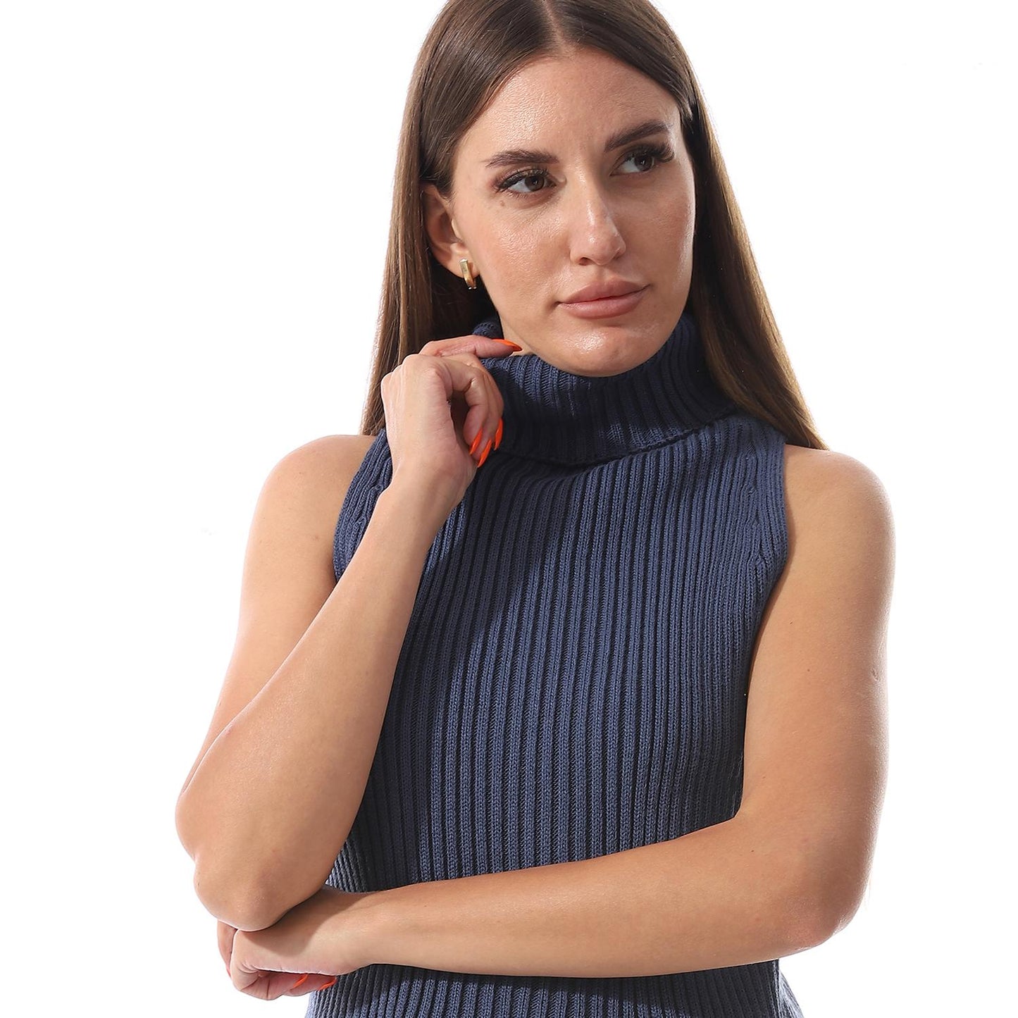 Sleeveless wool pullover with crew neck