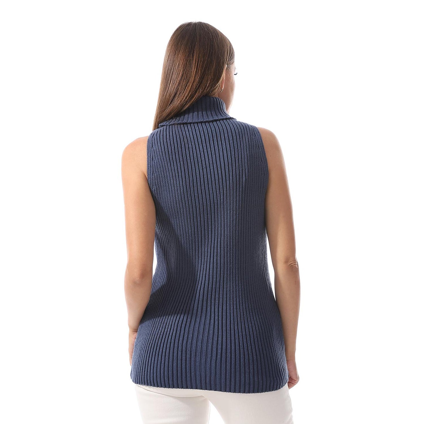 Sleeveless wool pullover with crew neck