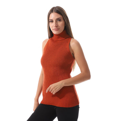 Sleeveless wool pullover with crew neck