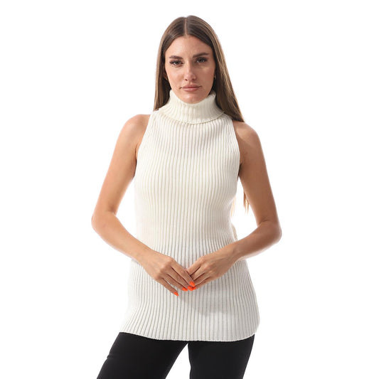 Sleeveless wool pullover with crew neck