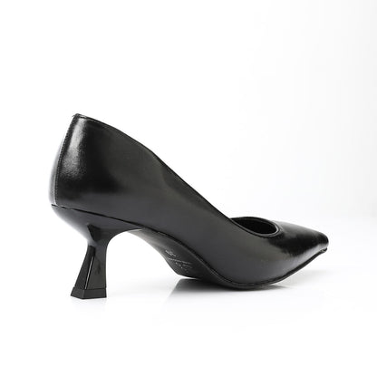 Leather Solid Pointed-Toe Pumps – Black