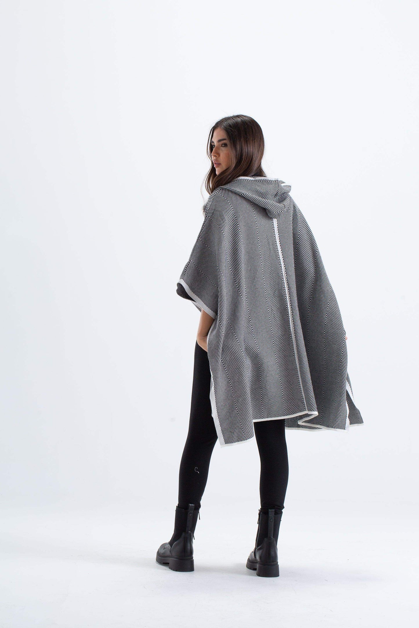 Zigzag Hooded Poncho - Carina - ÙƒØ§Ø±ÙŠÙ†Ø§